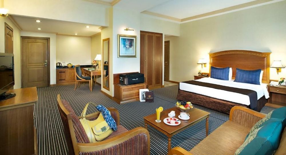 Avenue Executive Room, Avenue Hotel 4*