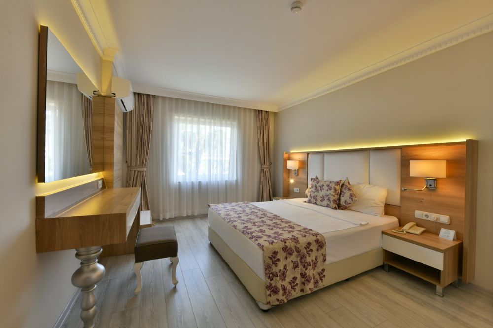 Family Room 1 Main Building, Royal Garden Beach (ex. Royal Garden Select & Suite) 5*