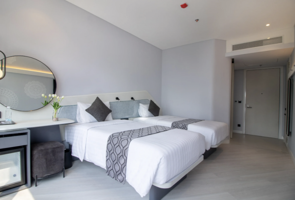 Deluxe, Queensland Hotel Bangkok 4*