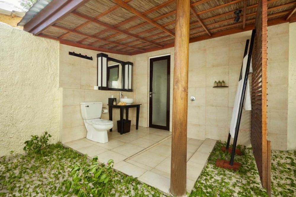 Beach Bungalow, Kuredu Island Resort 4*