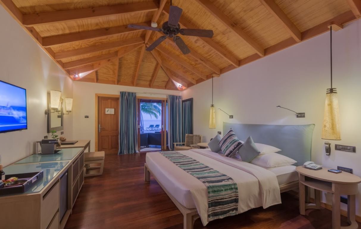 Jacuzzi Beach Villa, Vilamendhoo Island Resort & Spa 4*