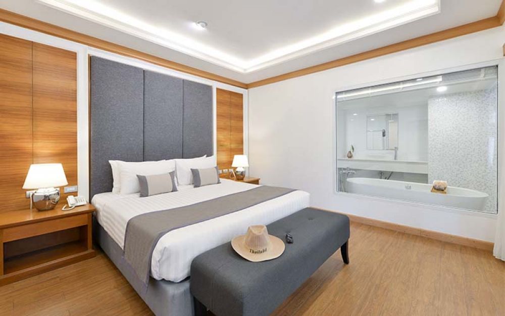 One Bedroom Suite with Living area, The Beverly Hotel Pattaya 4*