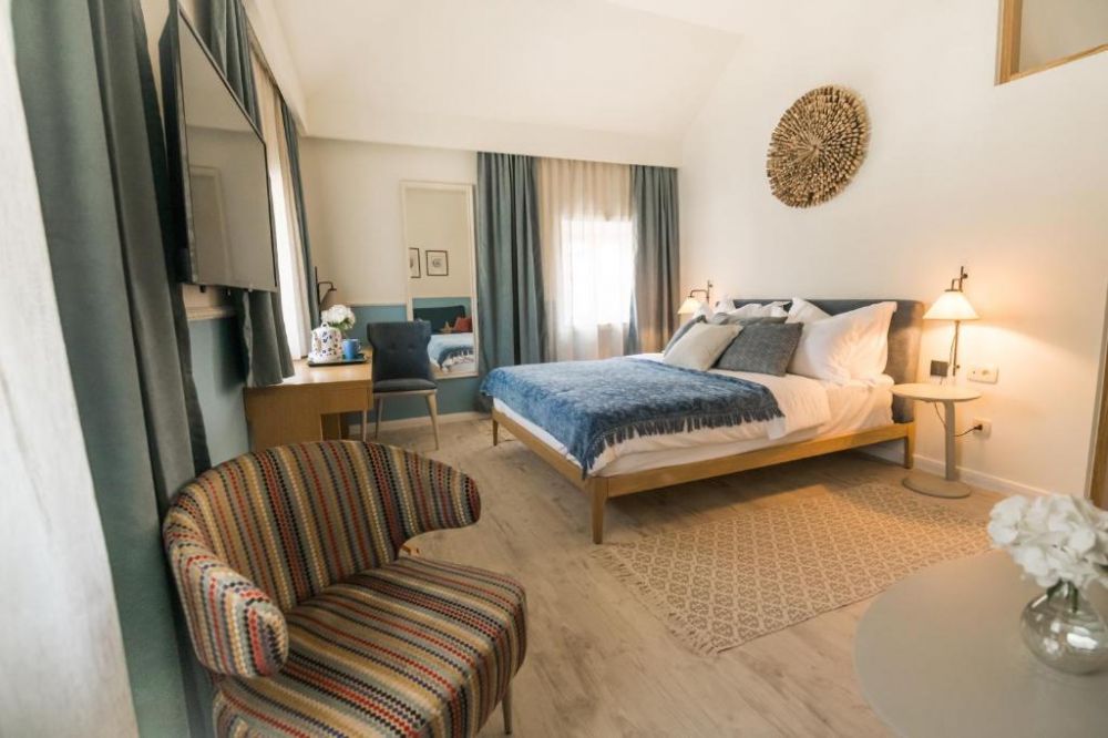 Deluxe Suite, La Villa Boutique Hotel 4*