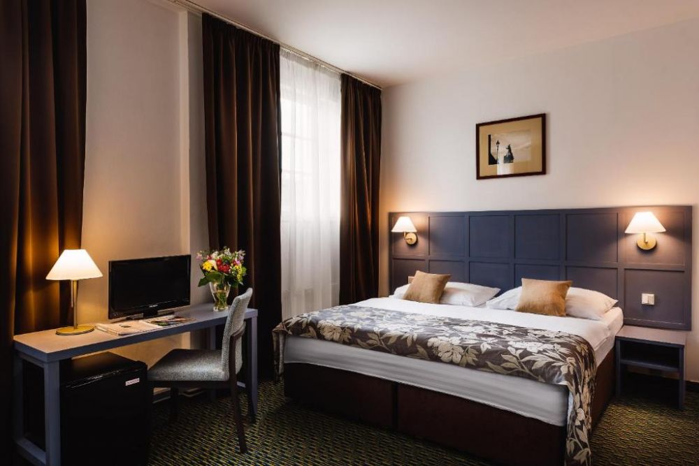 DBL/TRPL Standard, Central Hotel Prague 3*