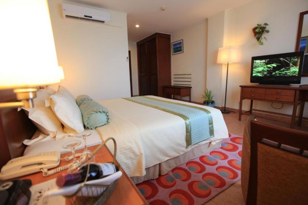 Superior Room, Hulhule Island Hotel 4*