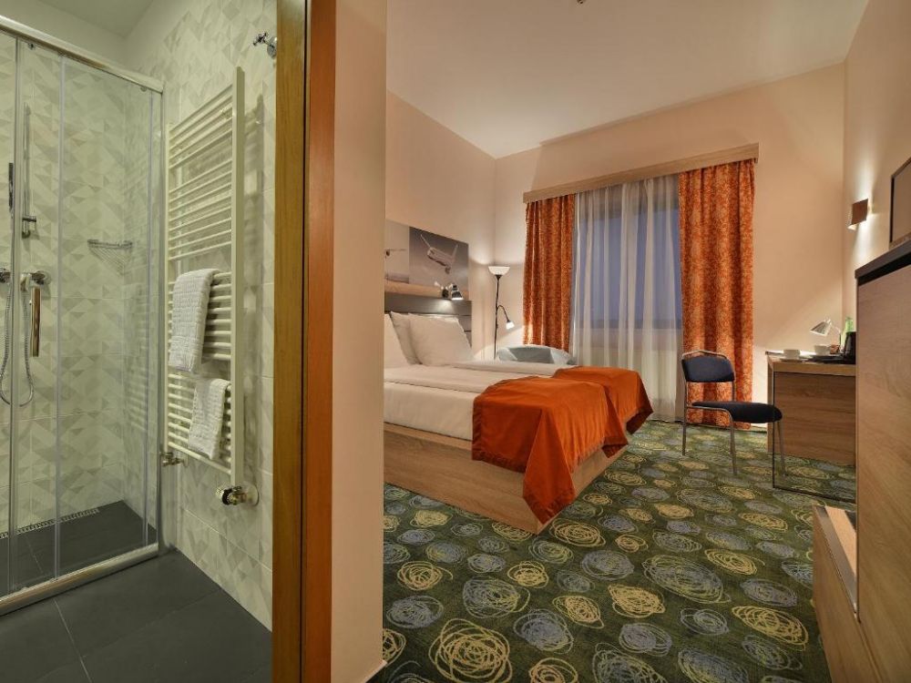 Superior, Ramada Airport Prague 4*