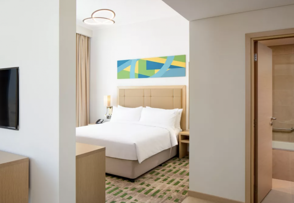 Junior Suite, Holiday Inn And Suites Dubai Science Park 4*