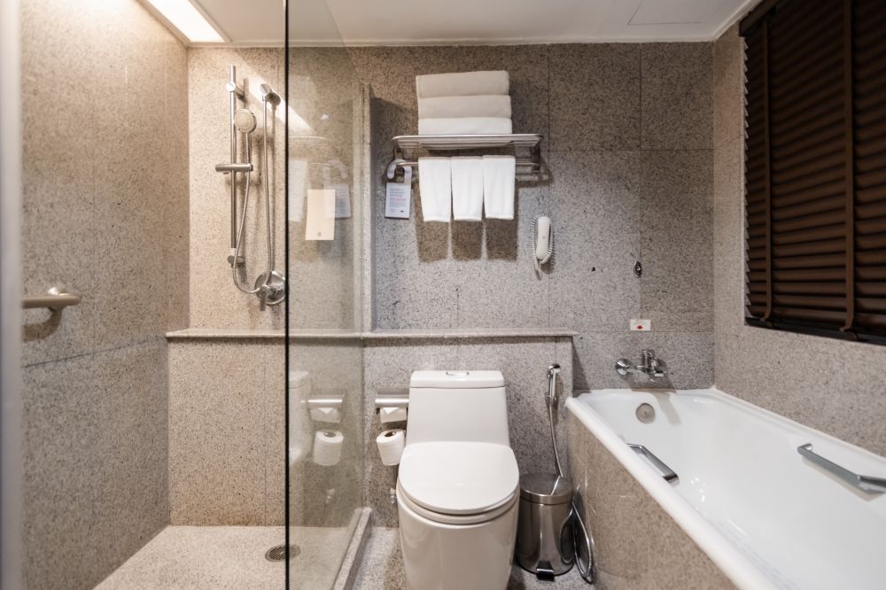 Balcony Suite River View Room, Ramada Plaza By Wyndham Bangkok Menam Riverside 5*