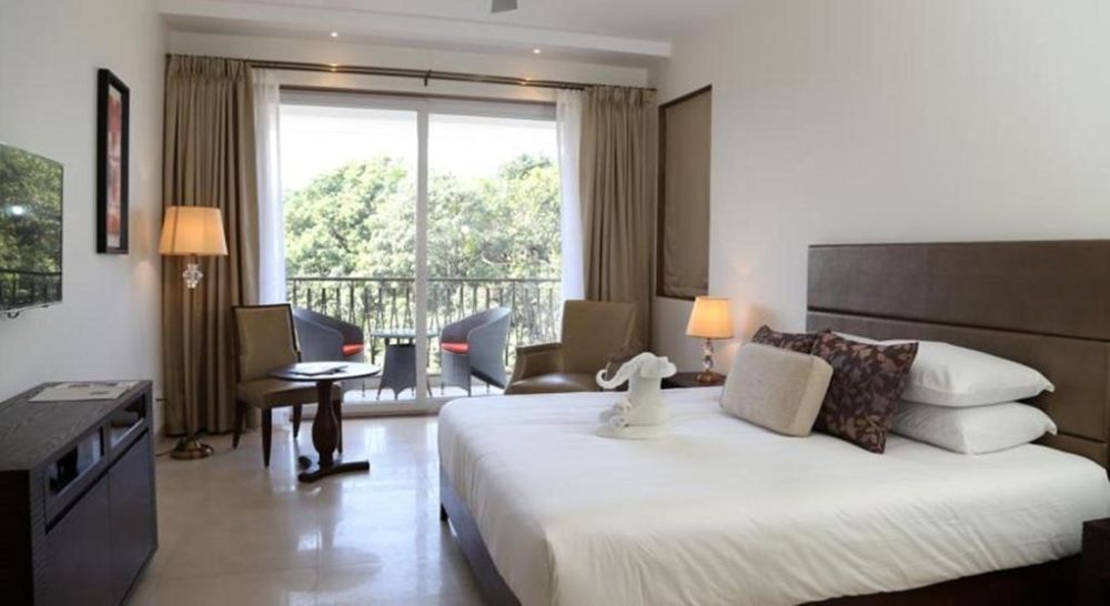 Deluxe Room With Balcony, Lemon Tree Hotel Candolim 3*