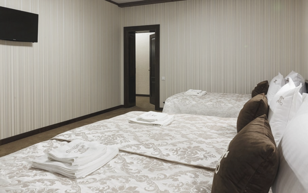 Полулюкс 3-местный с балконом, GasthauS & SPA 4*