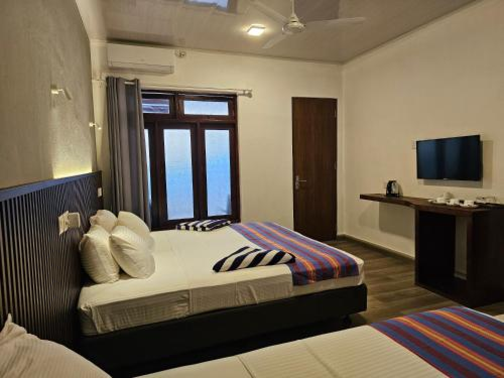Deluxe Double with Balcony (Triple), Lagoon View Maldives 
