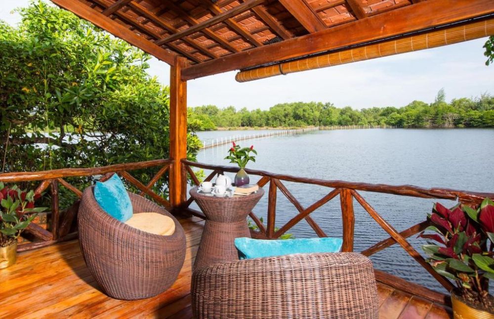 Deluxe Double Bungalow Lake View, Chez Carole Resort 3*