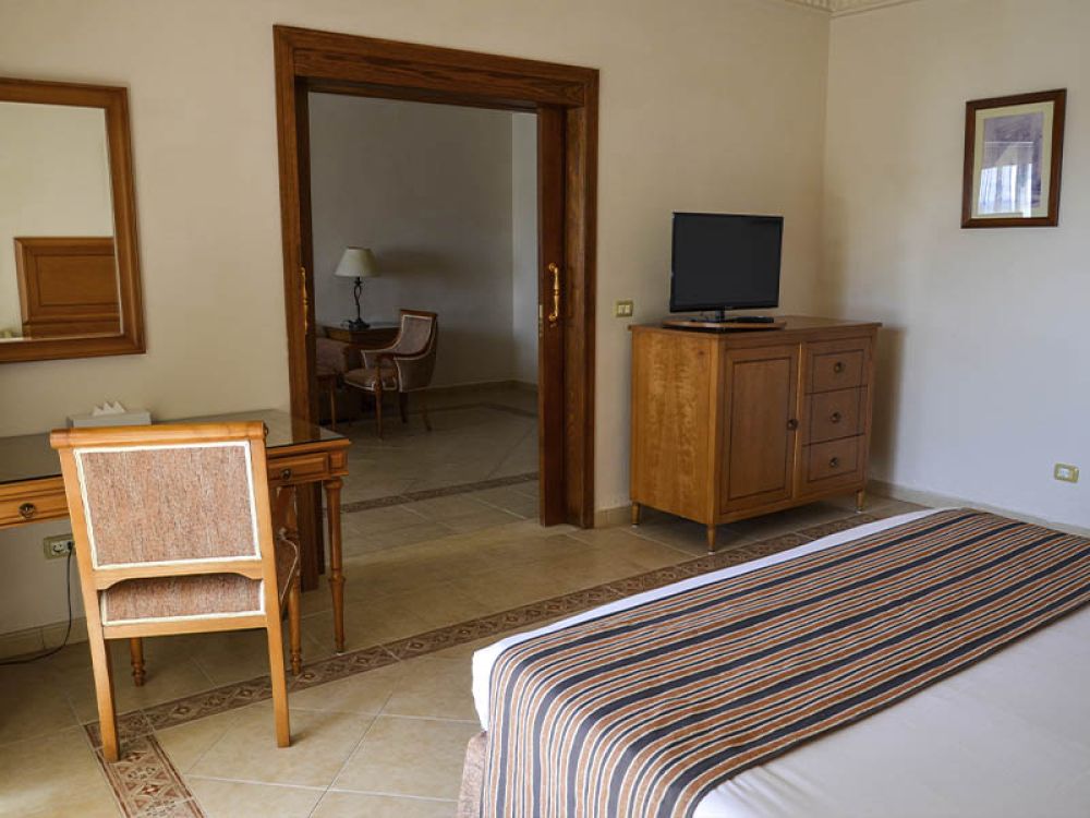 Suite, Continental Plaza Beach 4*