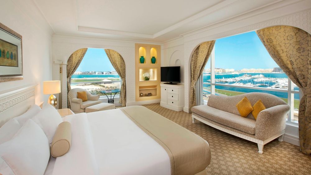 Club Oceanfront, Al Habtoor Grand Resort, Autograph Collection 5*