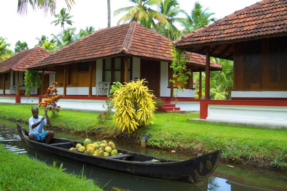 Heritage Bunglaow A/C, Coconut Lagoon 5*