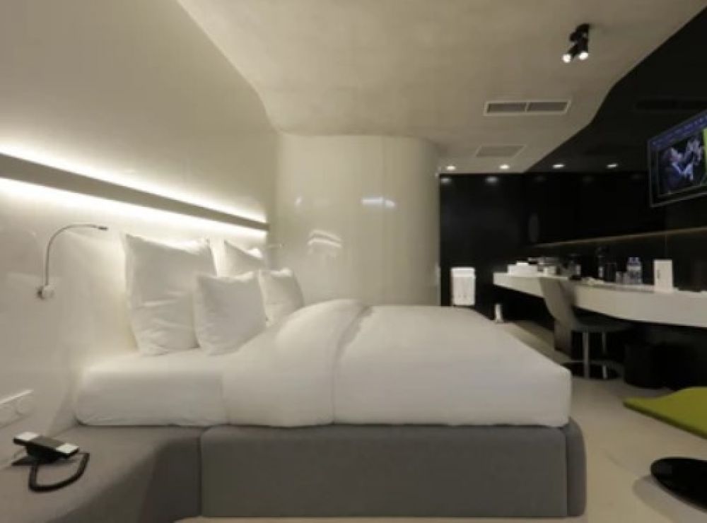 Bezier, The Grove Design Hotel 4*