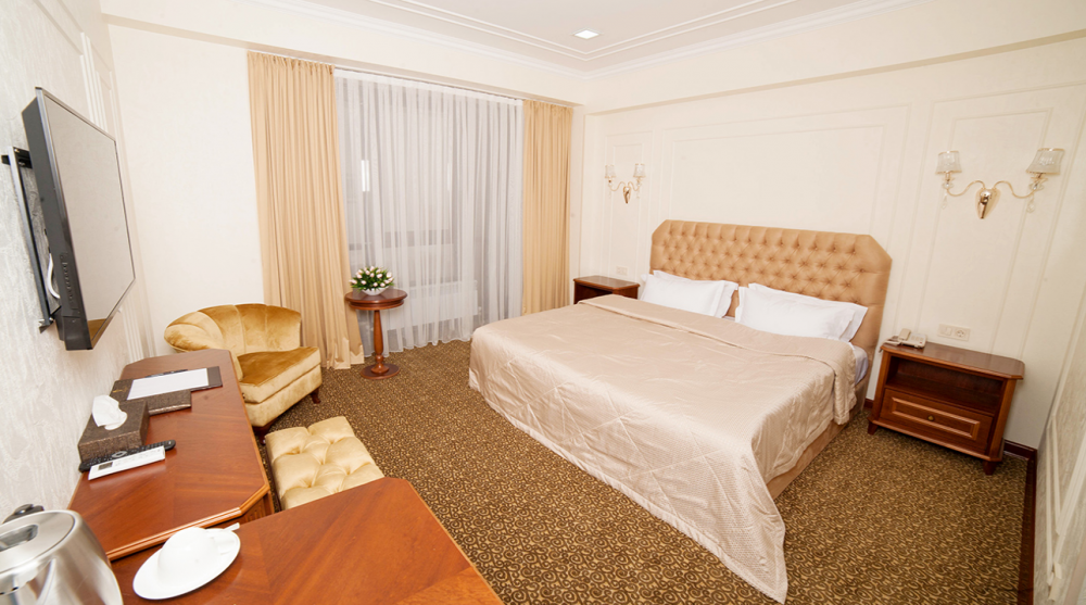 Полулюкс, Plaza Hotel Almaty 4*