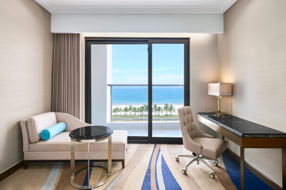 Deluxe/Premium Deluxe King OV, Four Points by Sheraton Danang 5*