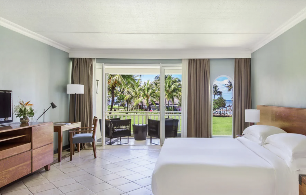 Club Beachfront (king/twin), Outrigger Mauritius Beach Resort 5*