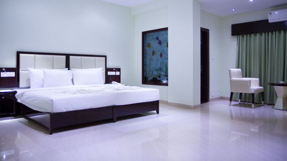 Premier Room with bathtub, Karishma Grand 4*