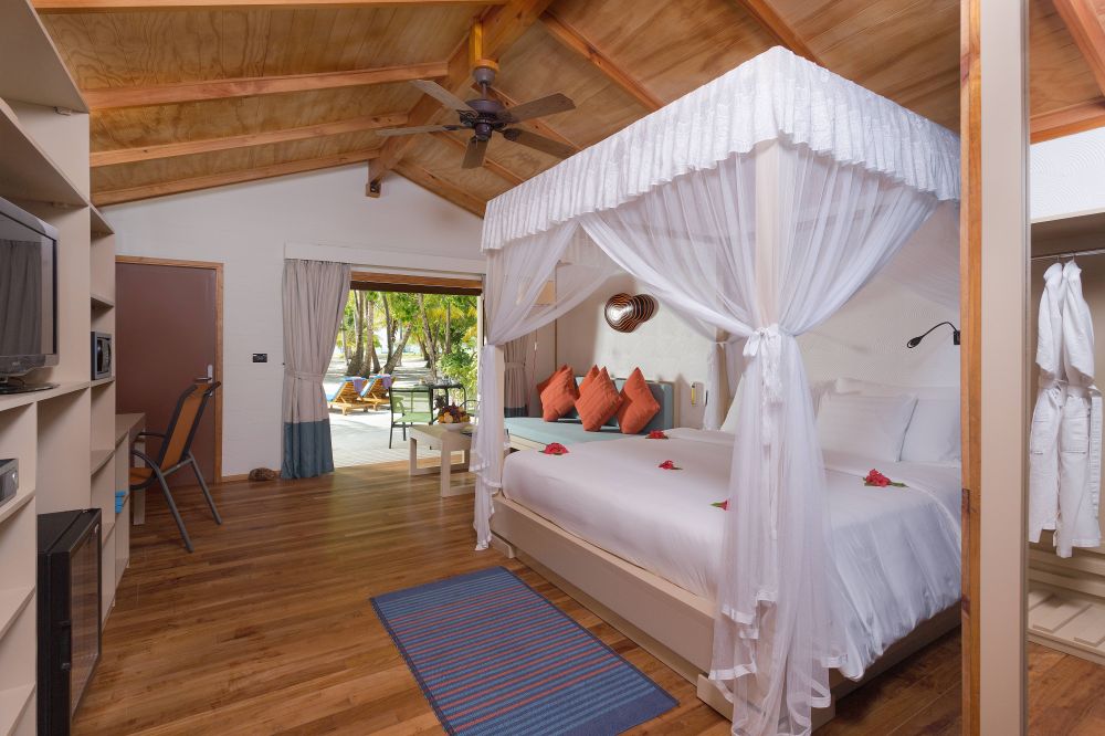 Jacuzzi Beach Villa, Meeru Island Resort 4*