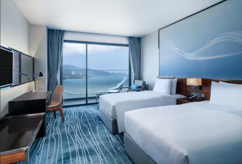 Deluxe Room Ocean View with Balcony, Hilton Garden Inn Da Nang 4*