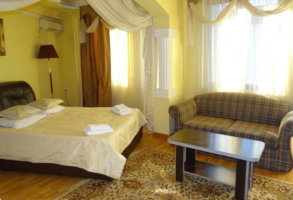 Triple Room, Golden Fish 3*