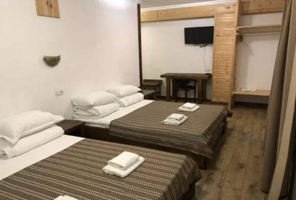 Quadruple Room, Гук 3*