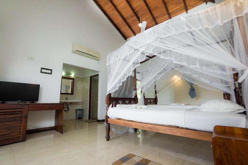 Deluxe Room, Neptune Bay Unawatuna 3*