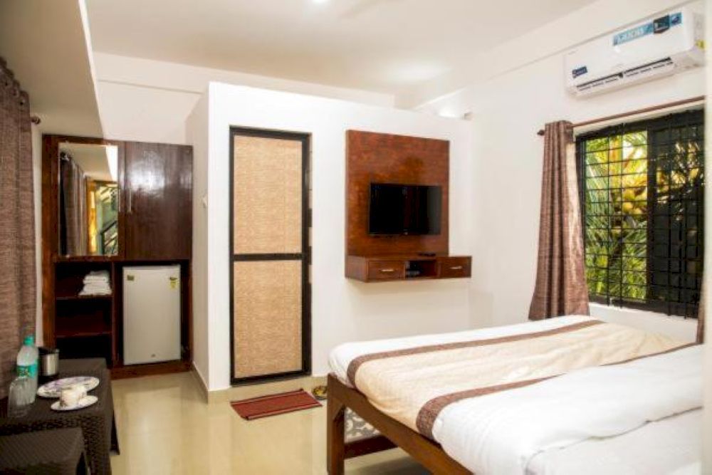 Deluxe AC, Aarvi Guest House 1*