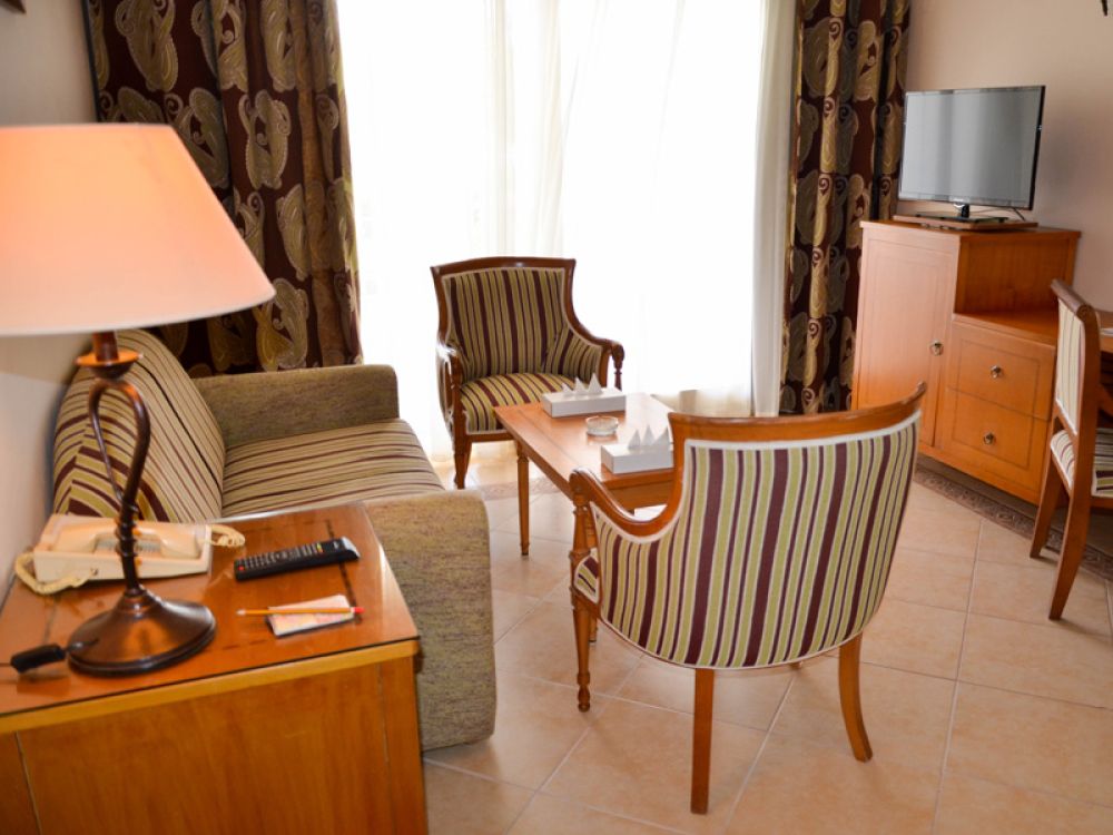 Family Room, Continental Plaza Beach 4*