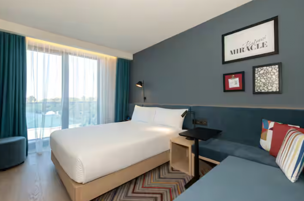 Queen With Sofa Bed, Hampton By Hilton Batumi Center 4*