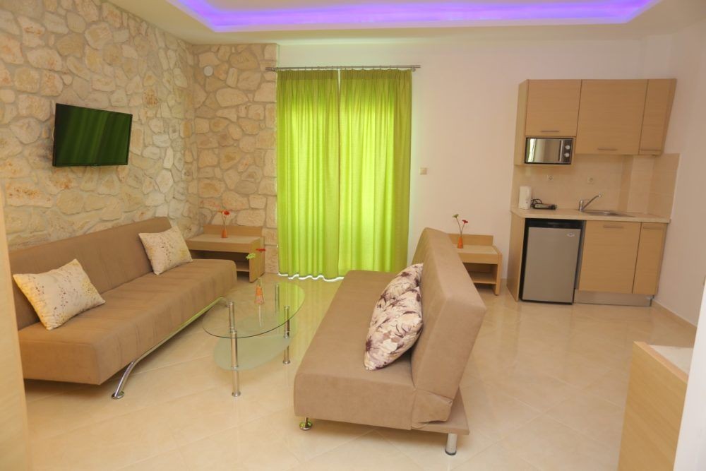 Family Room, Hilltop 3*