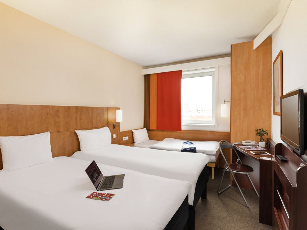 Double Standard, Ibis Praha Mala Strana 3*