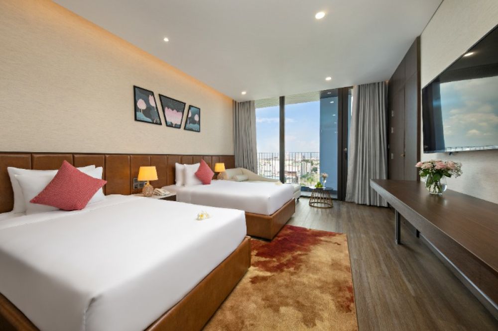 Deluxe City View with Balcony, Golden Lotus Grand Hotel 4*