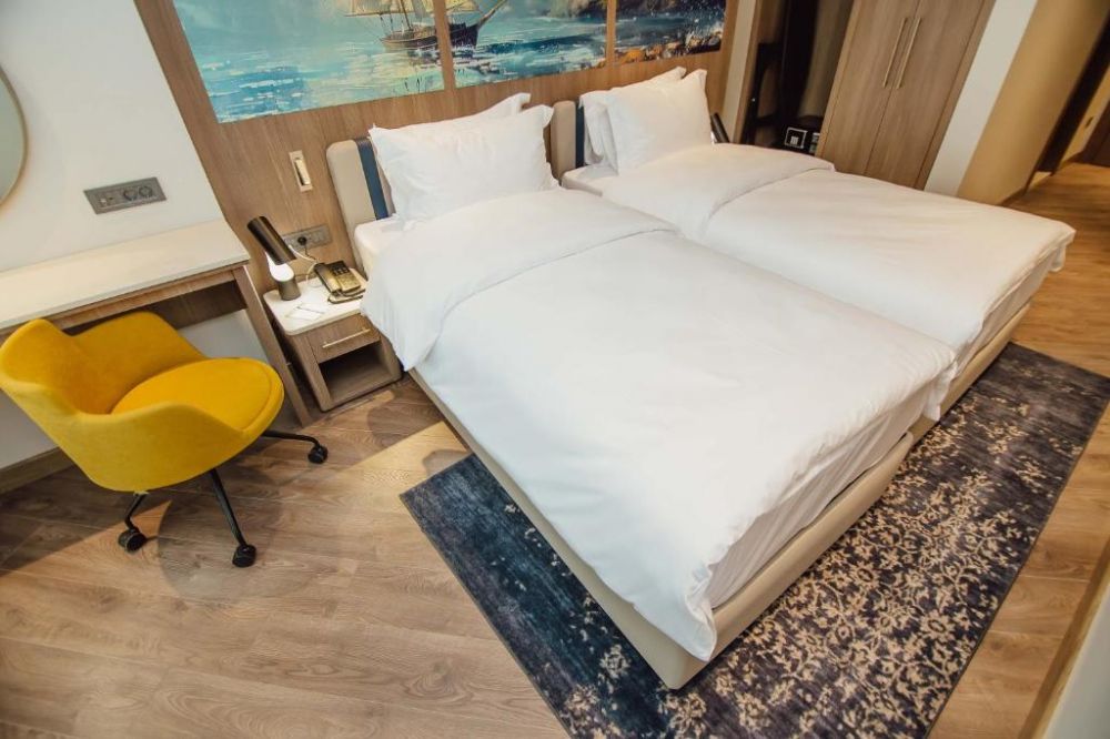 Standard Twin City View Room, La Quinta by Wyndham Batumi 4*