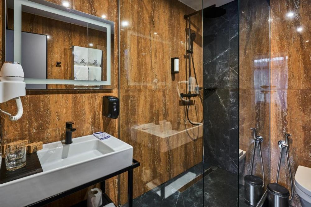 Economy Room, Fomich Residence 