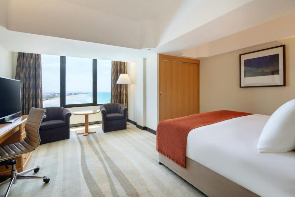 City View/Sea View Room, Crowne Plaza Muscat 4*