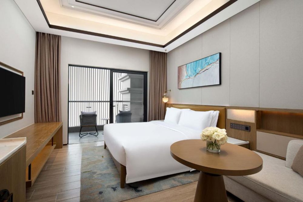 Standard Twin With Closed Window-Shades, Holiday Inn & Suites Sanya Yalongbay 5*