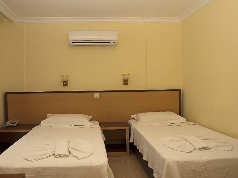 Standard Room, Kemper Felice Hotel 3*