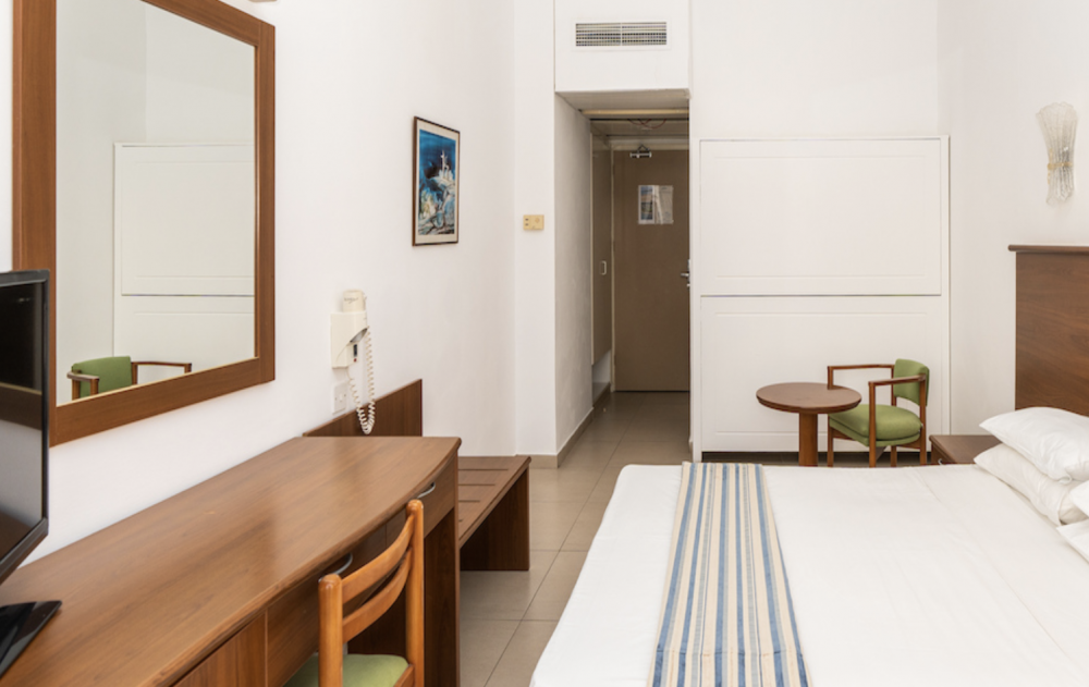 Ground Floor Room, Adelais Bay 3*