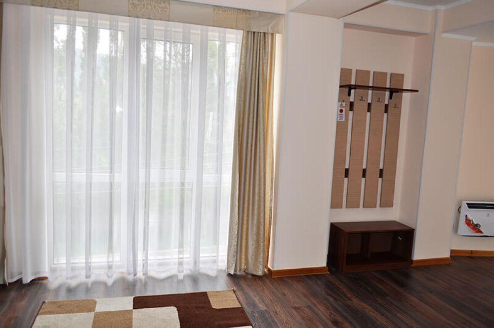 Tower Suite Room, Каприз 