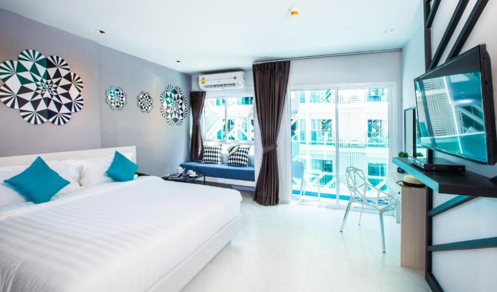 Deluxe, Crib Patong 3*