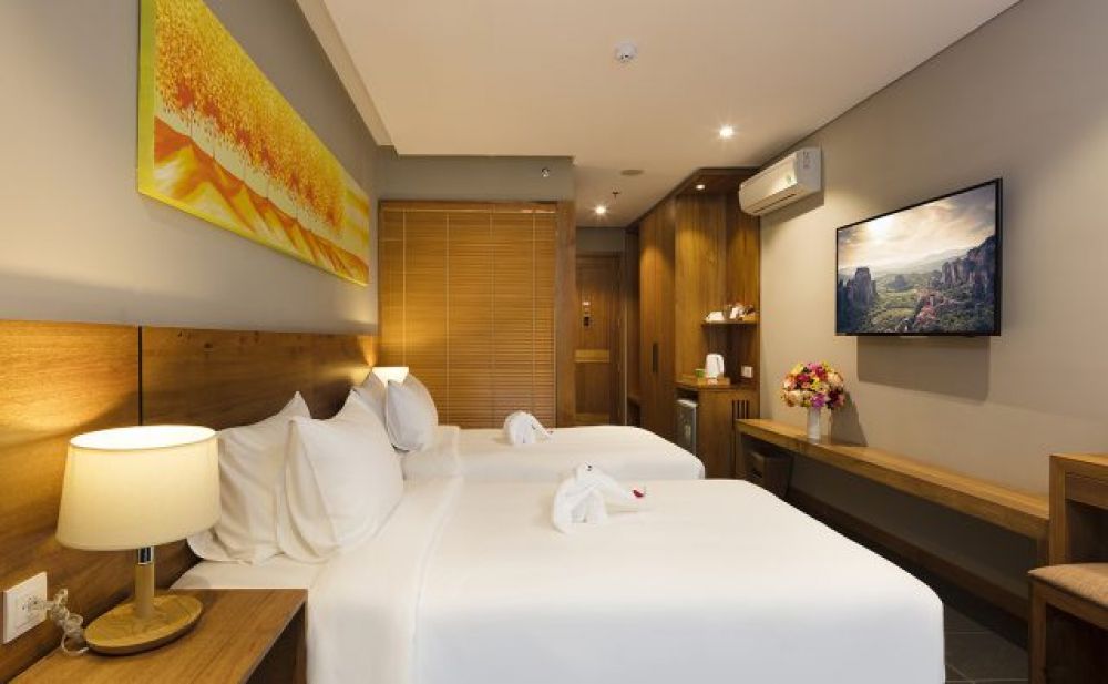 Senior, Maple Hotel & Apartment 4*