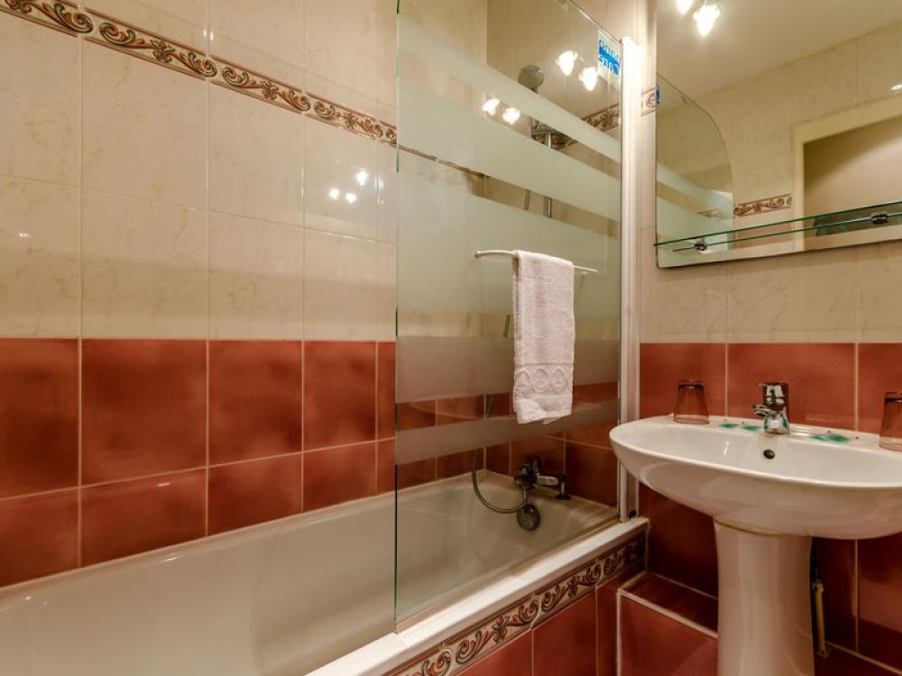 Dbl/ Twin Standard, Hotel Riviera Paris 3*