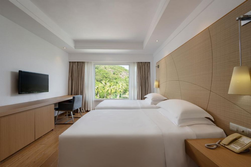 Family Mountain View Connecting Room (1 King + 2 Singles), Ocean View Resort Yalong Bay (ex. Narada Resort Sanya Yalong Bay) 5*