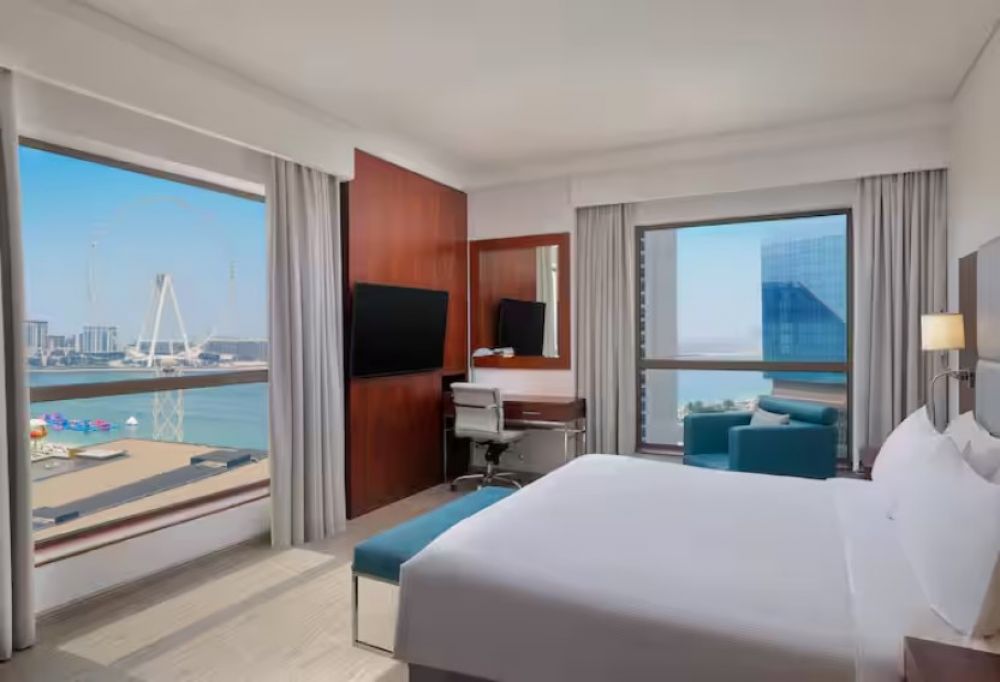 Three Bedroom Family Suite With Sea View, Hilton Dubai The Walk 4*