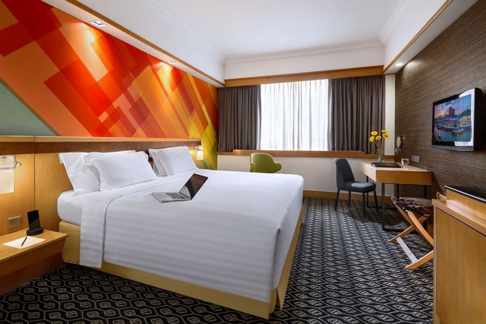 Deluxe Room, Furama City Centre 4*