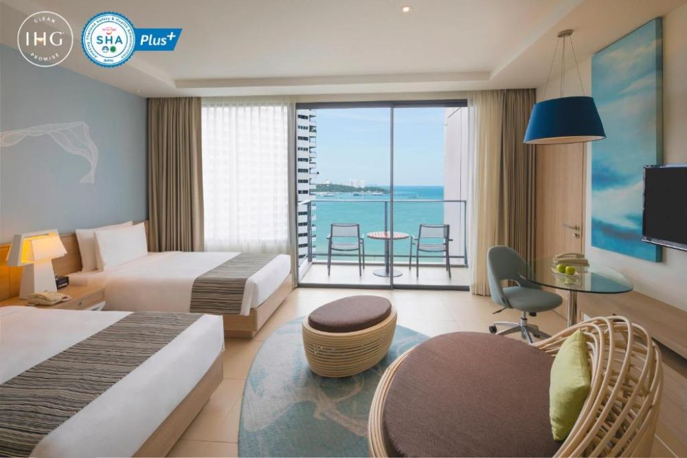 Standard With Club Access | Executive Tower, Holiday Inn Pattaya 5*