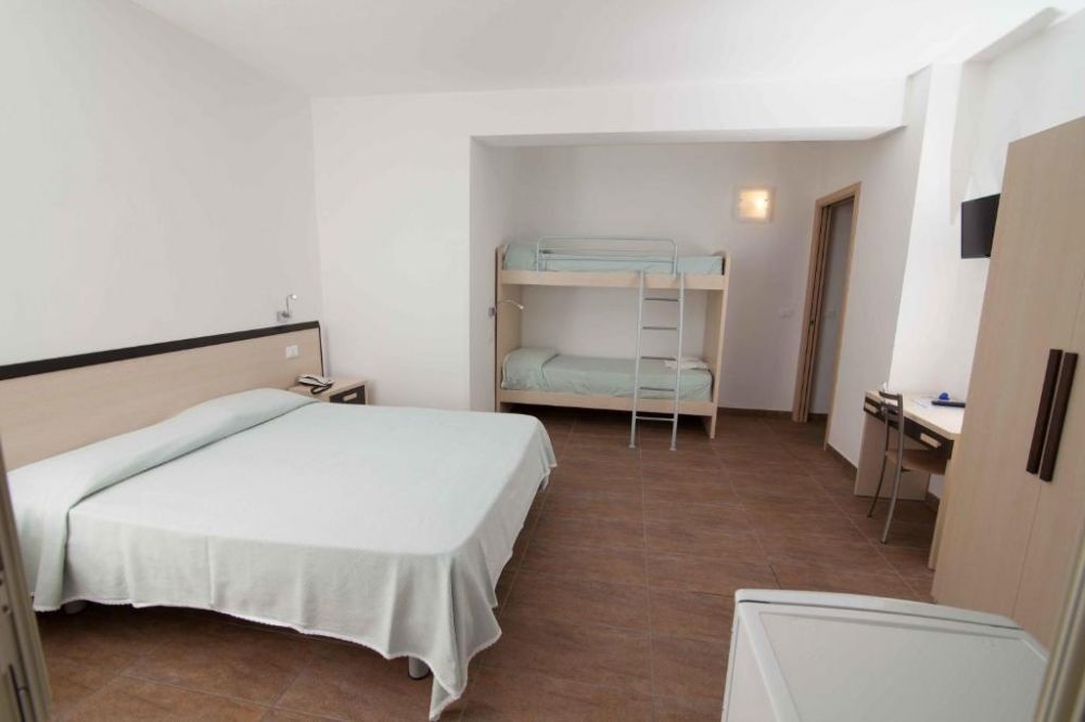 4 Bedded Lateral Sea View, Marinella Capo Vaticano 3*